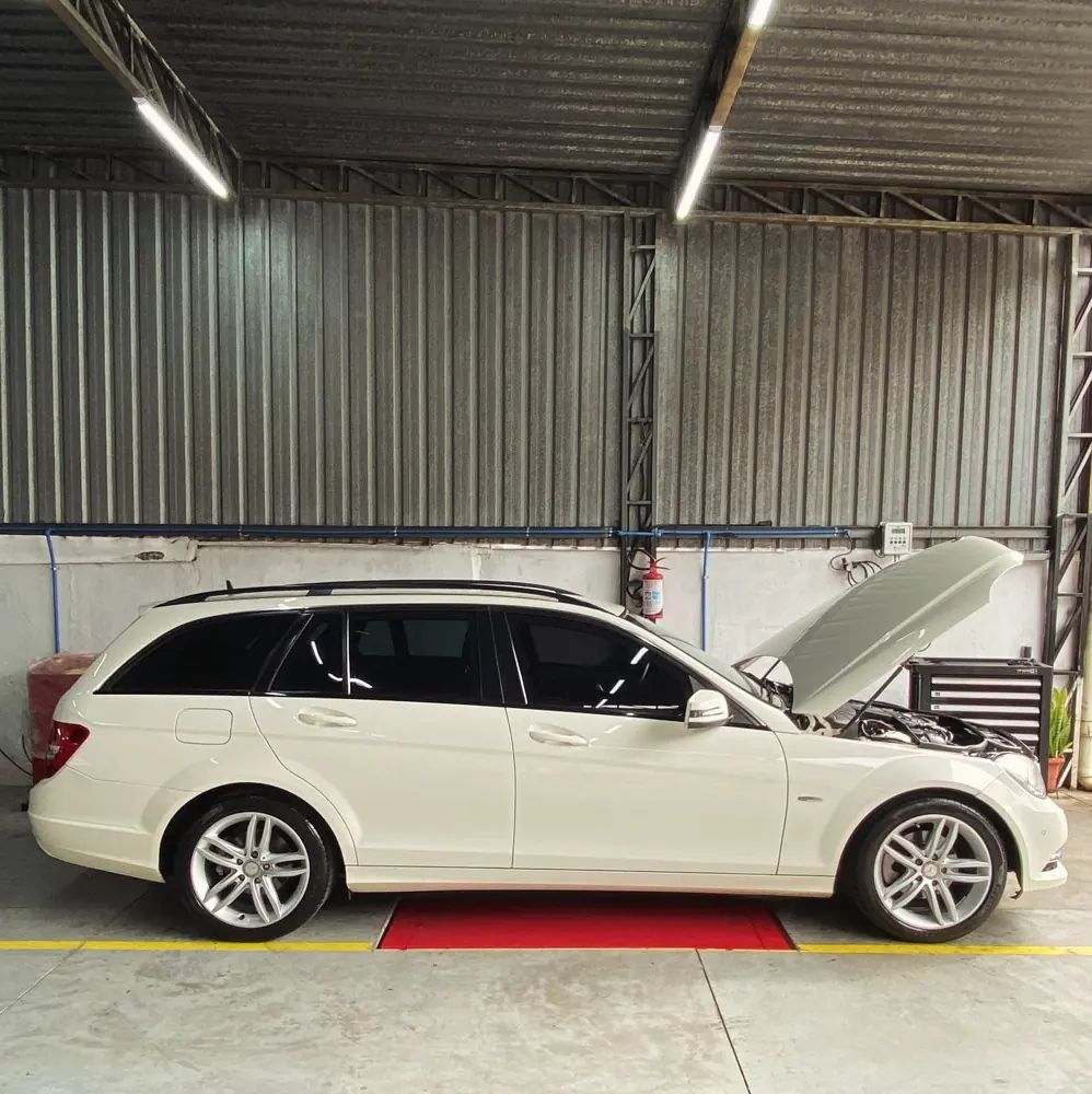 Mercedes-Benz C180 perua na oficina